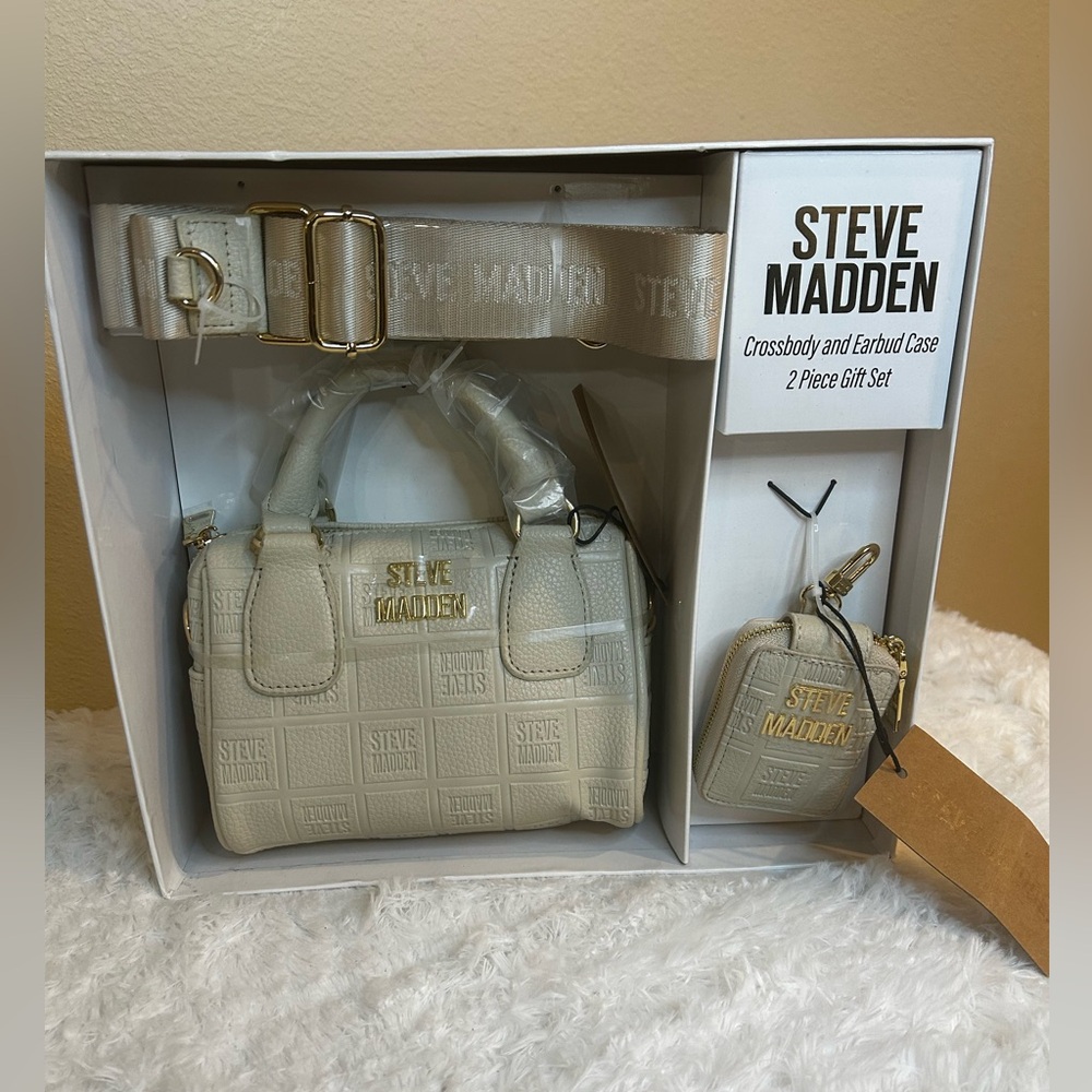 NWT Steven Madden Crossbody and Earbud Gift Set
